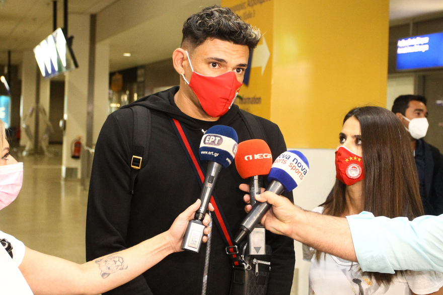 Ολυμπιακός: Στην Ελλάδα ο Τικίνιο για να κλείσει και τυπικά - Δείτε βίντεο