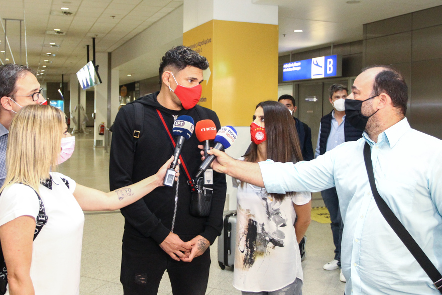 Ολυμπιακός: Στην Ελλάδα ο Τικίνιο για να κλείσει και τυπικά - Δείτε βίντεο