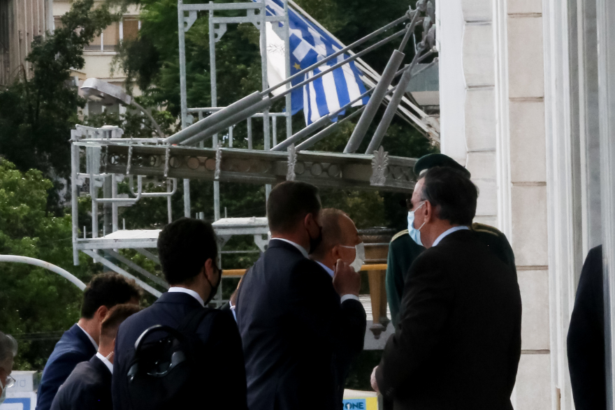 Δείτε φωτογραφίες: Έφτασε στην Αθήνα ο Τσαβούσογλου