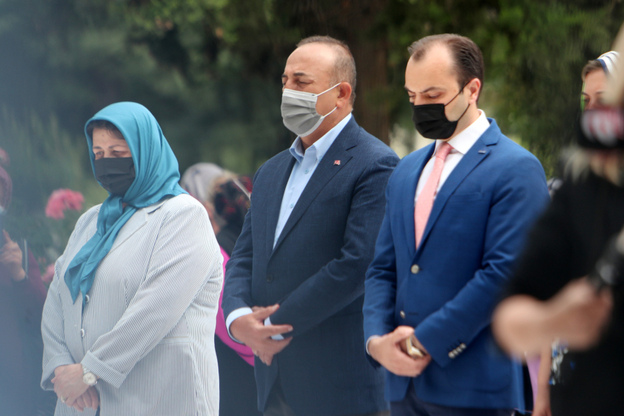 Ο Τσαβούσογλου στη Θράκη: Επισκέφθηκε τον τάφο του Αχμέτ Σαδίκ και φύτεψε στη μνήμη του έναν πλάτανο