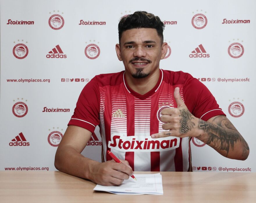 Ο Ολυμπιακός ανακοίνωσε τον Τικίνιο Σοάρες