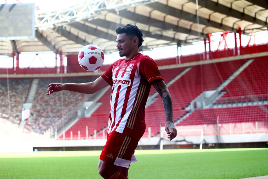 Ο Ολυμπιακός ανακοίνωσε τον Τικίνιο Σοάρες