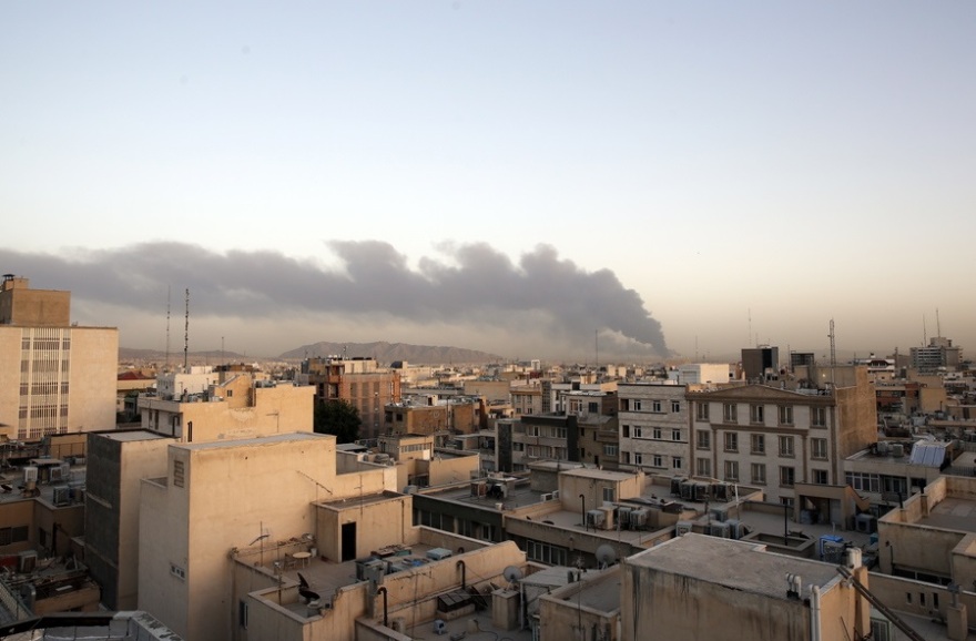 Τεχεράνη: Συναγερμός από μεγάλη πυρκαγιά σε διυλιστήριο - Δείτε βίντεο και φωτογραφίες 