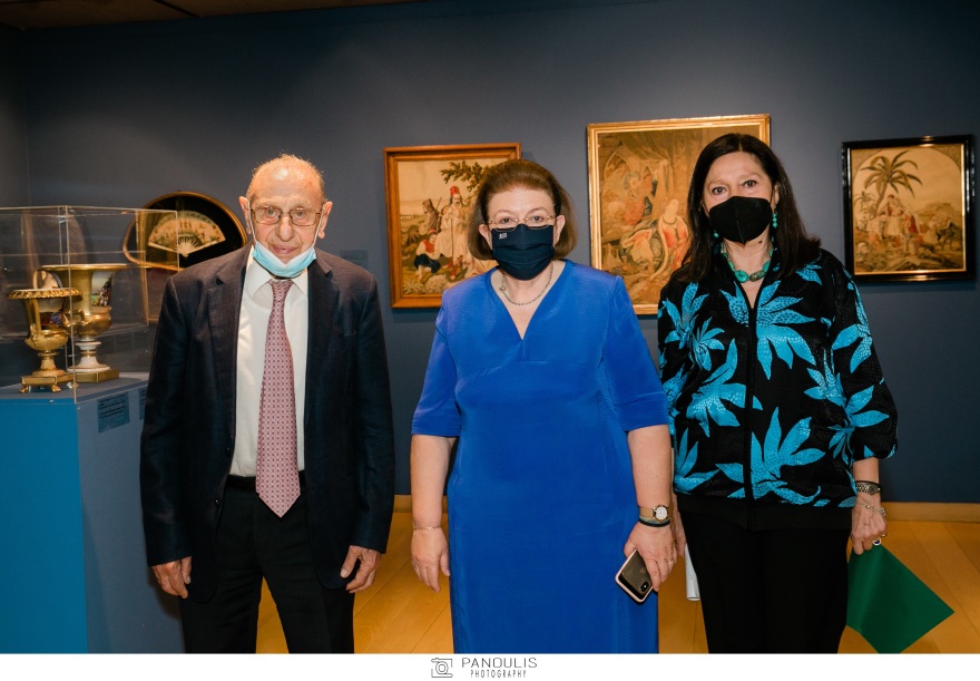 «Η Γυναίκα στην Επανάσταση του 1821»: Τα εγκαίνια της έκθεσης του Ιδρύματος Θεοχαράκη από τη Λίνα Μενδώνη