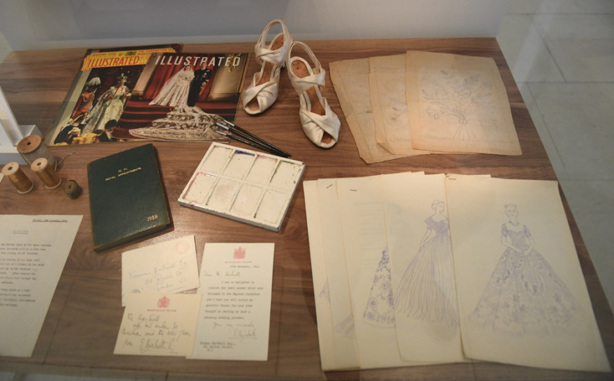 Πριγκίπισσα Νταϊάνα: Σε έκθεση το νυφικό της με την εντυπωσιακή ουρά των 8 μέτρων 