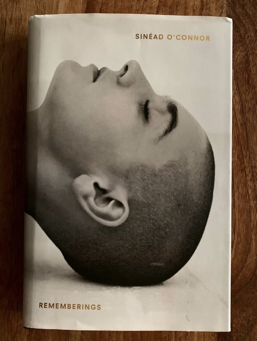 Σινέντ Ο' Κόνορ: Τι σκεφτόταν όταν έσκιζε τη φωτογραφία του Πάπα ζωντανά στην τηλεόραση;