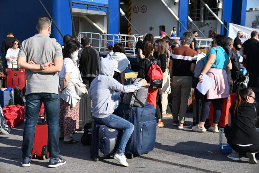 Ανεστάλη η απεργία των ναυτικών -  Αναχώρησαν με τρεις ώρες καθυστέρηση τα πλοία