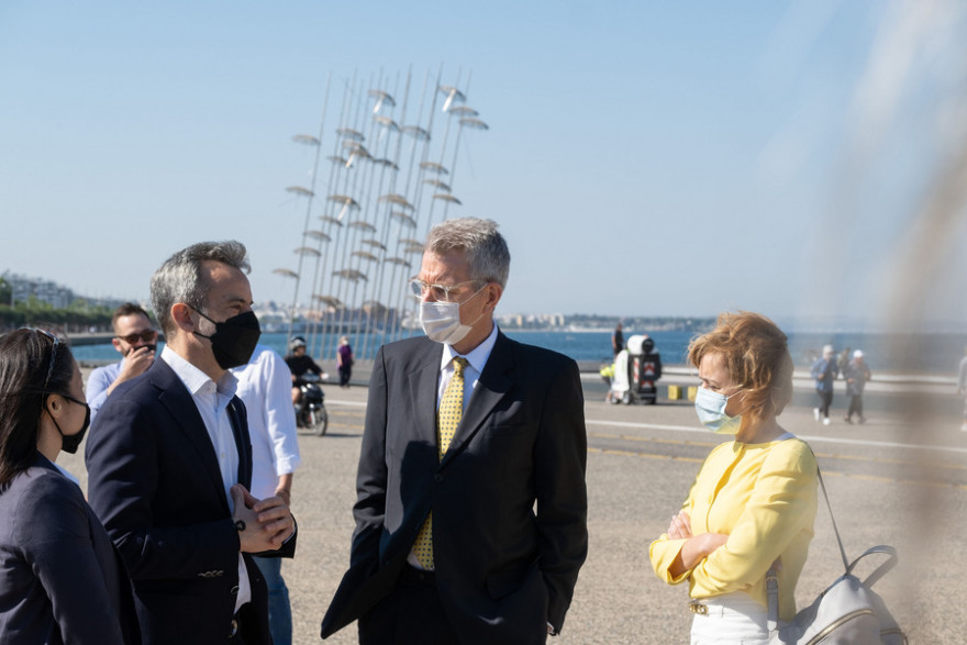 Πάιατ - Ζέρβας: Βόλτα με ηλεκτρικό ποδήλατο στην παραλία Θεσσαλονίκης