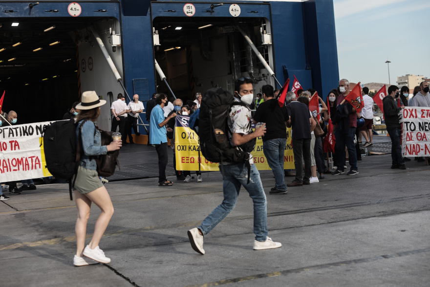 Αντώνης Νταλακογιώργος: Ποιος είναι ο «αιώνιος» πρόεδρος των ναυτών που έκανε άνω- κάτω το λιμάνι