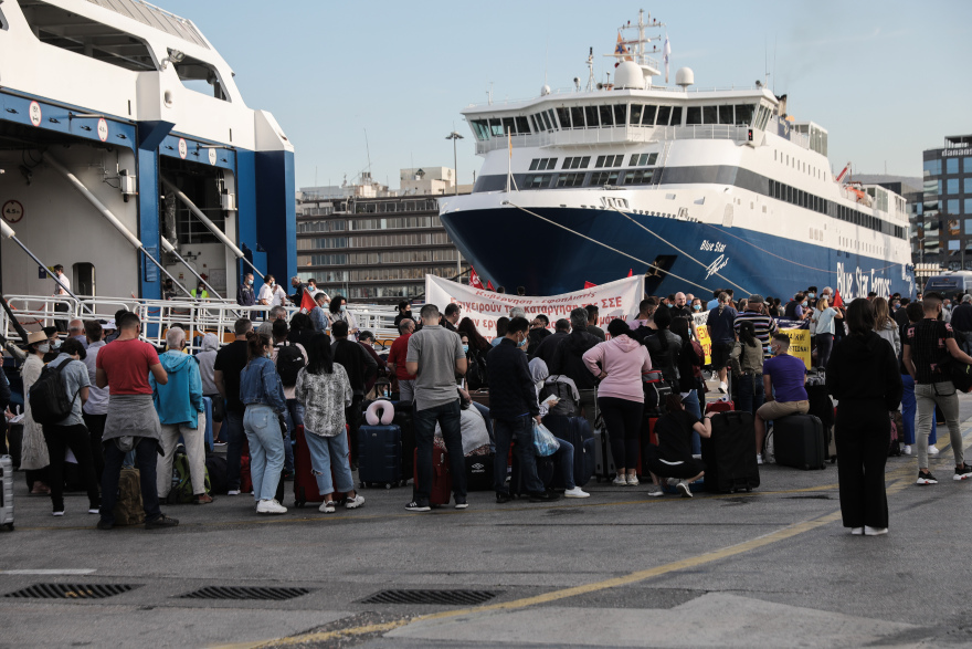 Αντώνης Νταλακογιώργος: Ποιος είναι ο «αιώνιος» πρόεδρος των ναυτών που έκανε άνω- κάτω το λιμάνι