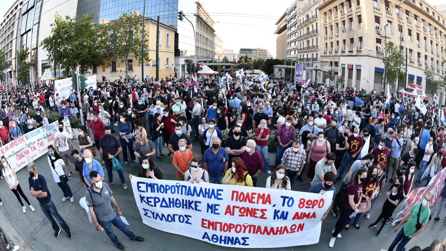 Σε εξέλιξη οι πορείες για το εργασιακό νομοσχέδιο - Κουτσούμπας: Να αποσυρθεί εδώ και τώρα