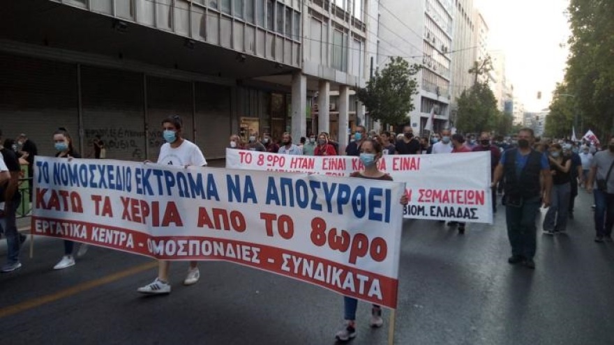 Σε εξέλιξη οι πορείες για το εργασιακό νομοσχέδιο - Κουτσούμπας: Να αποσυρθεί εδώ και τώρα