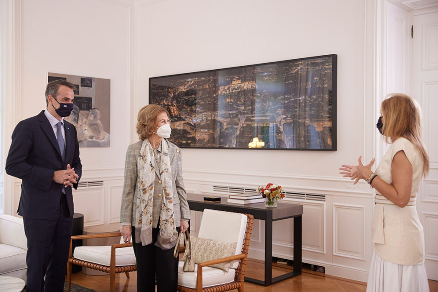 Συνάντηση με Μητσοτάκη: Στο Μαξίμου η βασίλισσα Σοφία της Ισπανίας - Δείτε φωτογραφίες