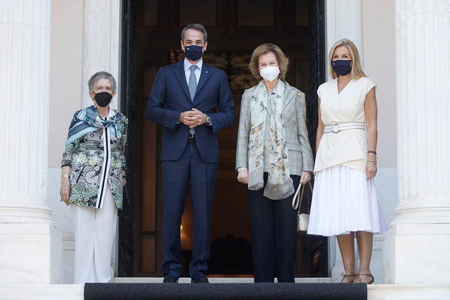 Συνάντηση με Μητσοτάκη: Στο Μαξίμου η βασίλισσα Σοφία της Ισπανίας - Δείτε φωτογραφίες