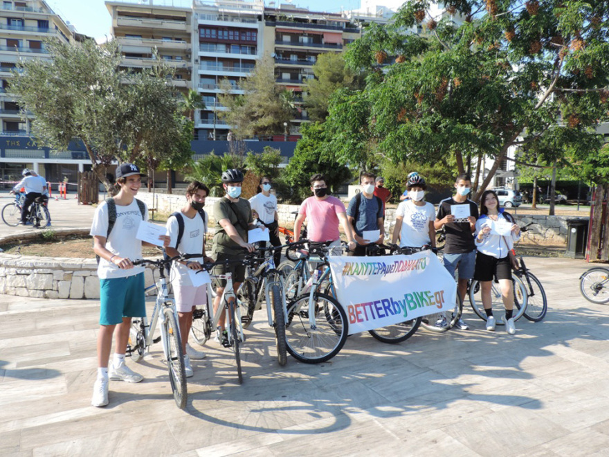 Πειραιάς: Συμβολική βόλτα με ποδήλατα δίπλα στη θάλασσα