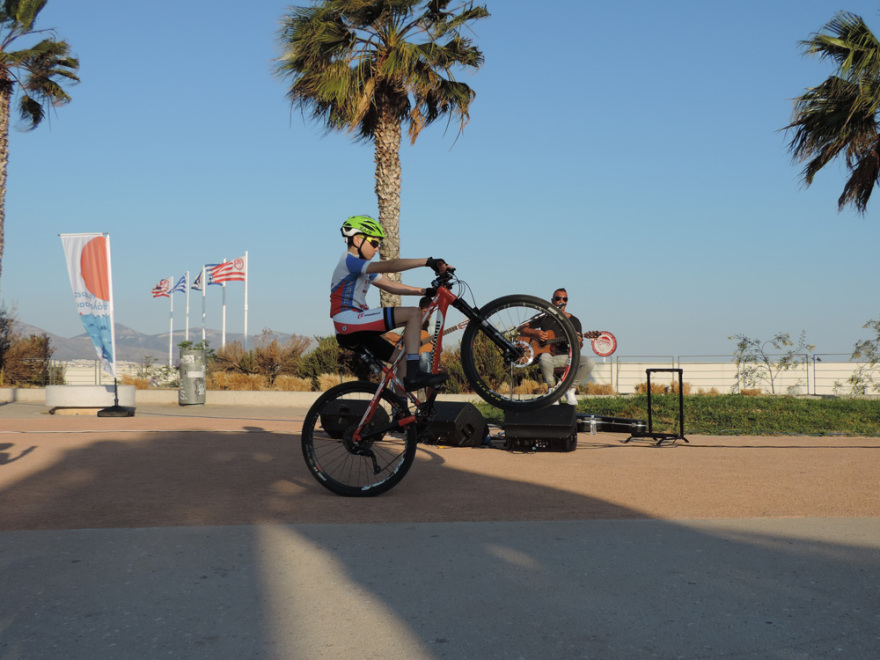 Πειραιάς: Συμβολική βόλτα με ποδήλατα δίπλα στη θάλασσα