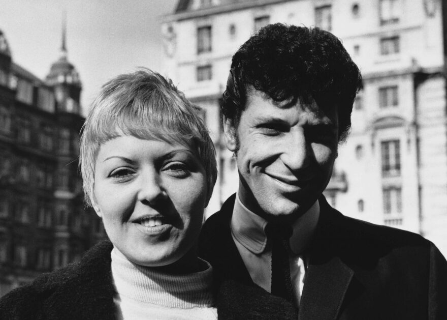 Τομ Τζόουνς για την σύζυγό που έχασε: «Δεν πρόκειται να αγαπήσω άλλη γυναίκα»