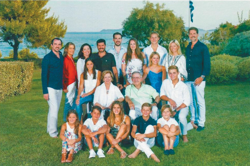 Βασιλικοί γάμοι αλά ελληνικά: Όλα τα παιδιά του τέως καλοπαντρεύτηκαν 