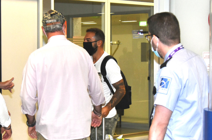 Survivor - Τριαντάφυλλος: «Χαμός» στο αεροδρόμιο για την επιστροφή του - Τα συνθήματα και οι θαυμαστές 