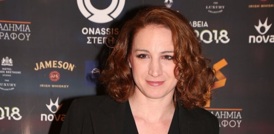 Ποια πήγε κι άπλωσε τα ρούχα στην ταράτσα;