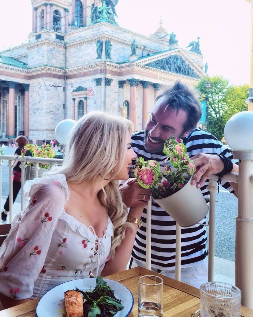 Στράτος Τζώρτζογλου & Σοφία Μαριόλα - Επέτειος γάμου για το ζευγάρι: «Δύο χρόνια έρωτα»