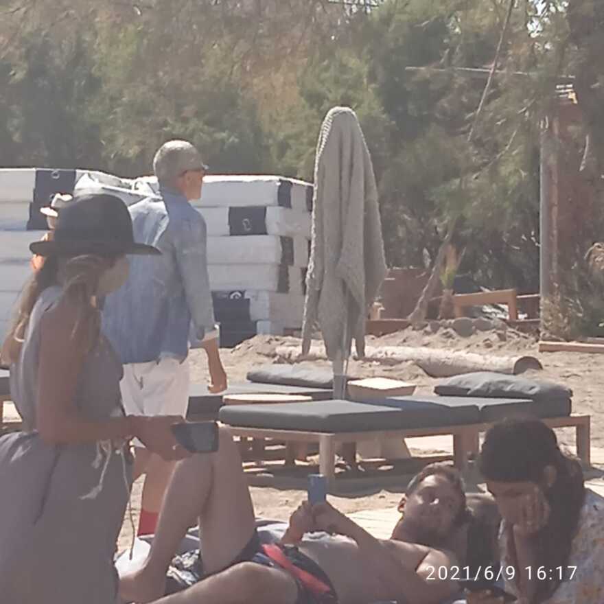 Jean Claude Jitrois: Ο θρύλος της γαλλικής μόδας παραθερίζει στη Μύκονο - Φωτογραφίες