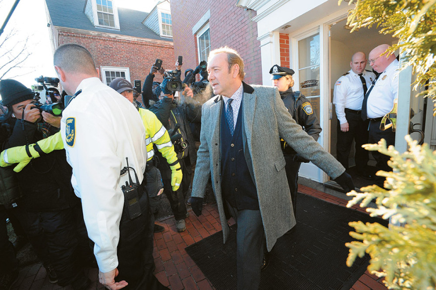 Το απόλυτο τρολάρισμα: Ο Κέβιν Σπέισι στην καινούργια του ταινία κυνηγάει παιδεραστές