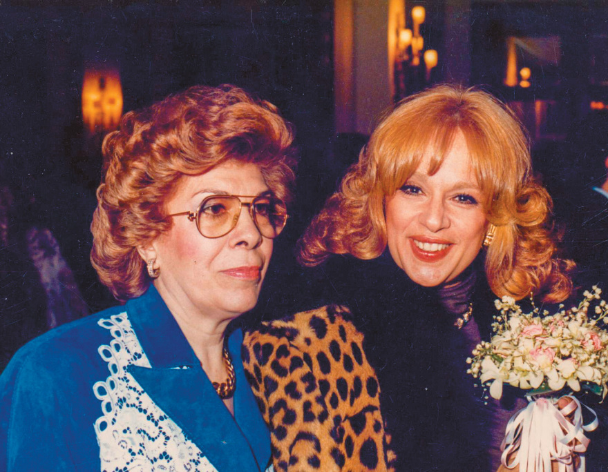 Η κατάρρευση των κορυφαίων της μόδας: Μiss Raxevsky - Kathy Heyndels στην πασαρέλα της χρεοκοπίας