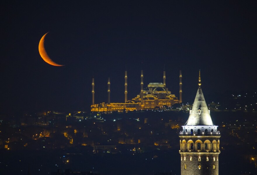 «Το δαχτυλίδι της Φωτιάς»: Εντυπωσιακές εικόνες από τη δακτυλιοειδή έκλειψη ηλίου