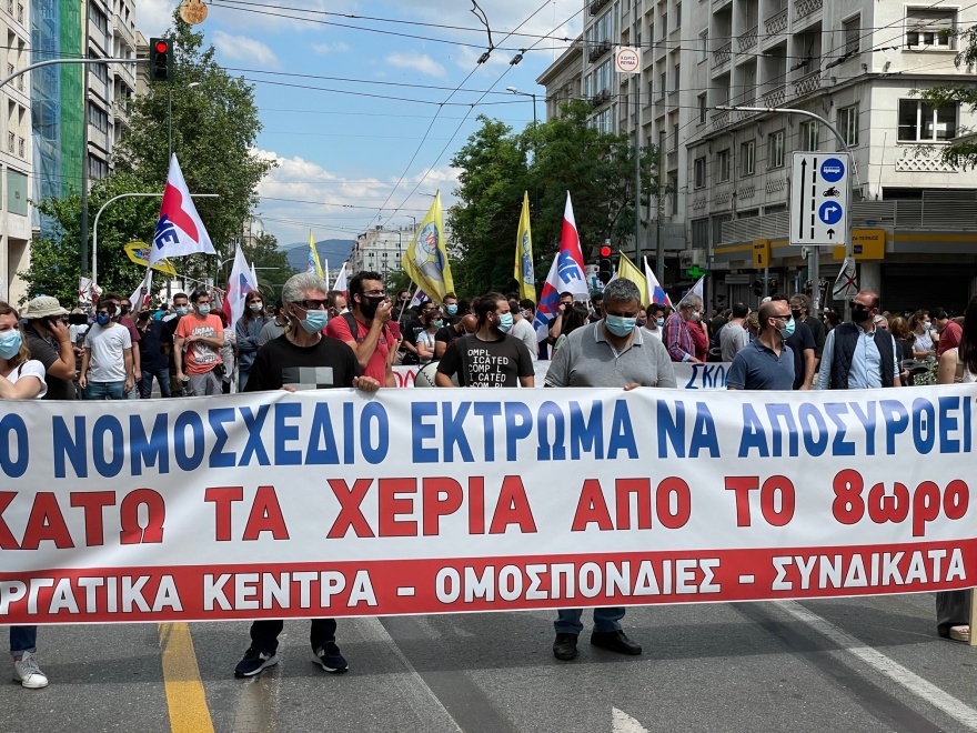 Ολοκληρώθηκαν οι απεργιακές συγκεντρώσεις: Ανοίγουν σταδιακά οι δρόμοι - Live εικόνα 
