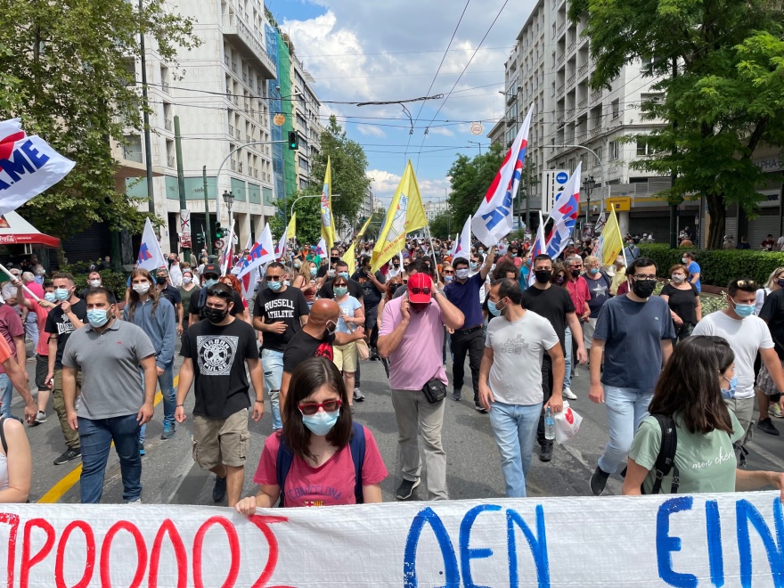 Ολοκληρώθηκαν οι απεργιακές συγκεντρώσεις: Ανοίγουν σταδιακά οι δρόμοι - Live εικόνα 