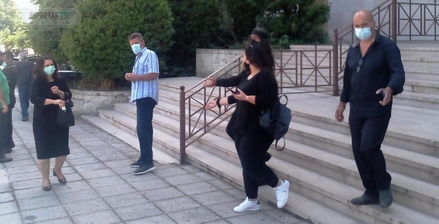 Βαγγέλης Γιακουμάκης: «Αυτοί ευθύνονται», κατέθεσε η μητέρα του στο Εφετείο - Τι είπε για τα βασανιστήρια των Κρητικών