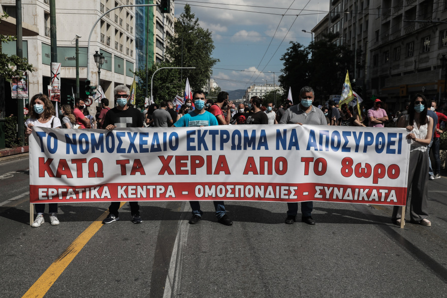 Ολοκληρώθηκαν οι απεργιακές συγκεντρώσεις: Ανοίγουν σταδιακά οι δρόμοι - Live εικόνα 