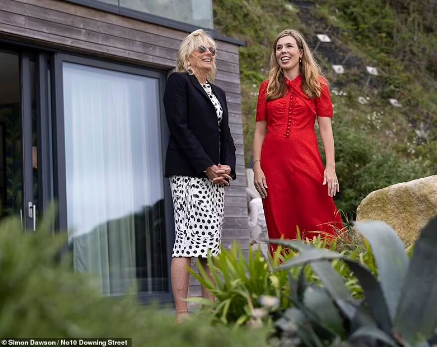 Κάρι Σίμοντς: Ντεμπούτο ως Πρώτη Κυρία της Βρετανίας μαζί με τον γιο της