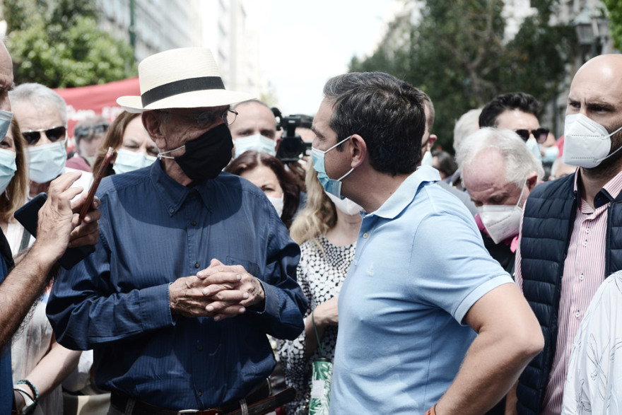 Στην πορεία ο Αλέξης Τσίπρας και στελέχη του ΣΥΡΙΖΑ