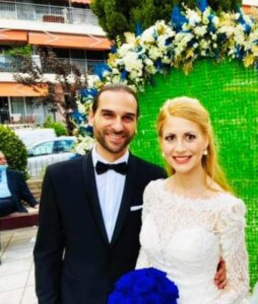 Θεσσαλονίκη: Νιόπαντρο ζευγάρι μοίρασε γαμήλια γεύματα σε άστεγους