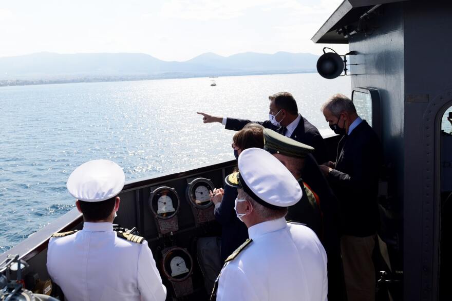 Η Κατερίνα Σακελλαροπούλου στην επιθεώρηση του Στόλου - Δείτε εικόνες