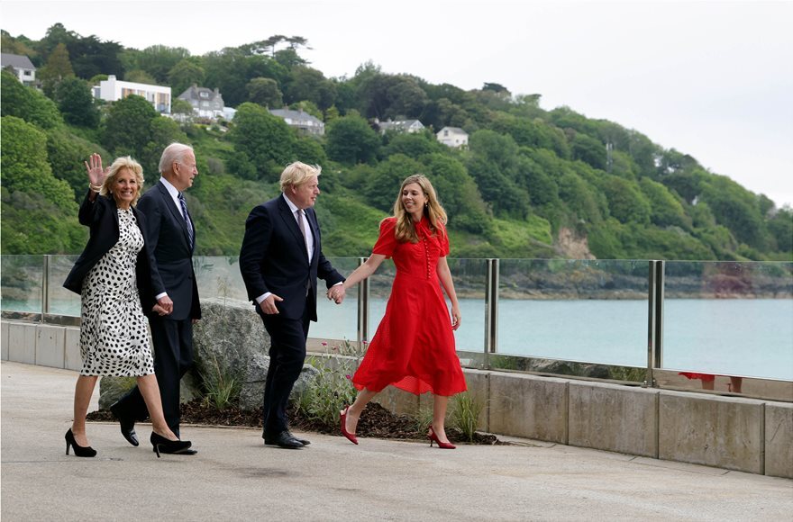 G7: Η casual εμφάνιση των Μπάιντεν, το ξενοδοχείο φρούριο και η... «διπλωματία της πάνας»