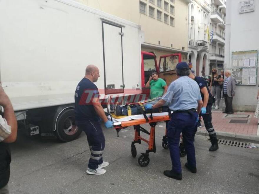 Πάτρα: Τροχαίο με μηχανή - Ο οδηγός της σφήνωσε κάτω από φορτηγό 