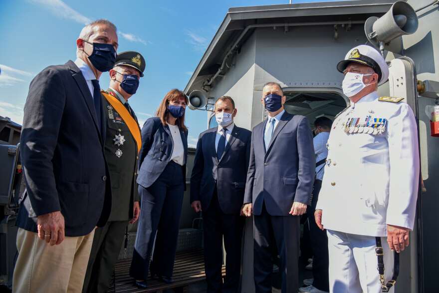 Η Κατερίνα Σακελλαροπούλου στην επιθεώρηση του Στόλου - Δείτε εικόνες