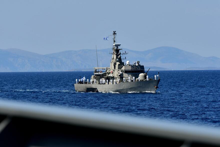 Η Κατερίνα Σακελλαροπούλου στην επιθεώρηση του Στόλου - Δείτε εικόνες