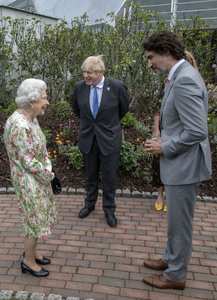 Φωτογραφίες: Η βασίλισσα Ελισάβετ παρέθεσε δεξίωση στους G7