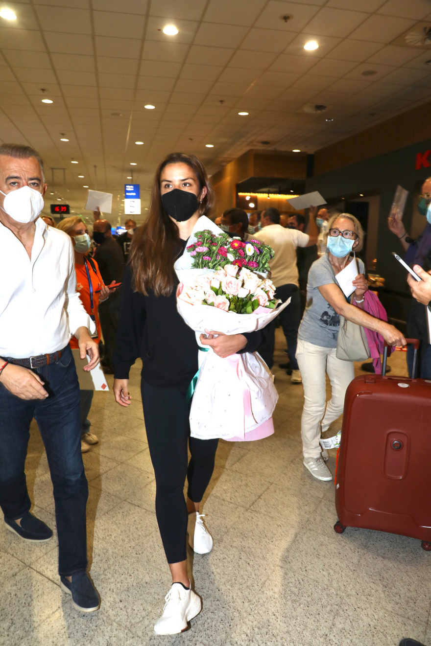 Σάκκαρη: Με χειροκροτήματα επέστρεψε στην Αθήνα - «Μου έδωσε ώθηση η Ελλάδα, οι Έλληνες και η οικογένειά μου!»