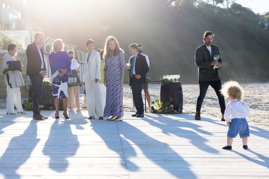 Social media κατά Μπόρις Τζόνσον και Κάρι: Χρησιμοποίησαν το παιδί τους σαν σκηνικό