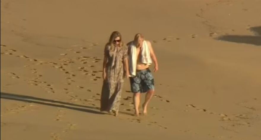 Ο Μπόρις Τζόνσον φόρεσε το μαγιό του και το... έριξε στα μακροβούτια 