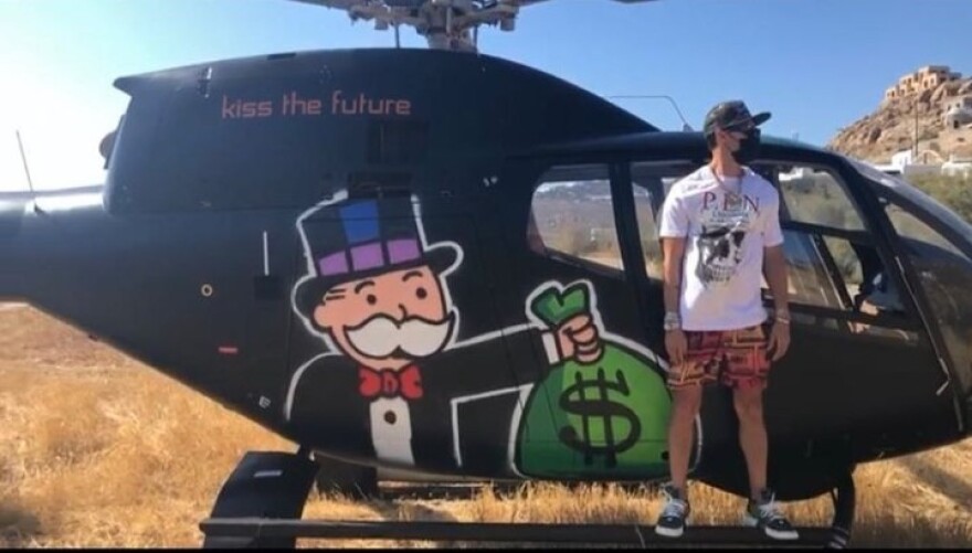 Μύκονος: Οι VIP τουρίστες πληρώνουν το... «μάρμαρο» για την προσγείωση του ελικοπτέρου του Χήτου στο beach bar