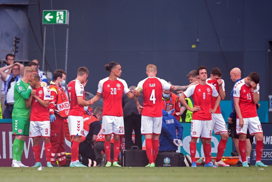 EURO 2020: Ο Έρικσεν εμψυχώνει τους συμπαίκτες του από το νοσοκομείο και περιμένει το εξιτήριο