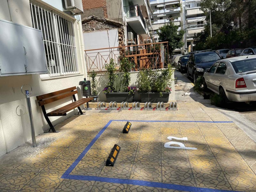 Νίκαια: Αστυνομικό τμήμα - πρότυπο με θέσεις ποδηλάτων, διάδρομο ΑΜΕΑ και stand για κατοικίδια