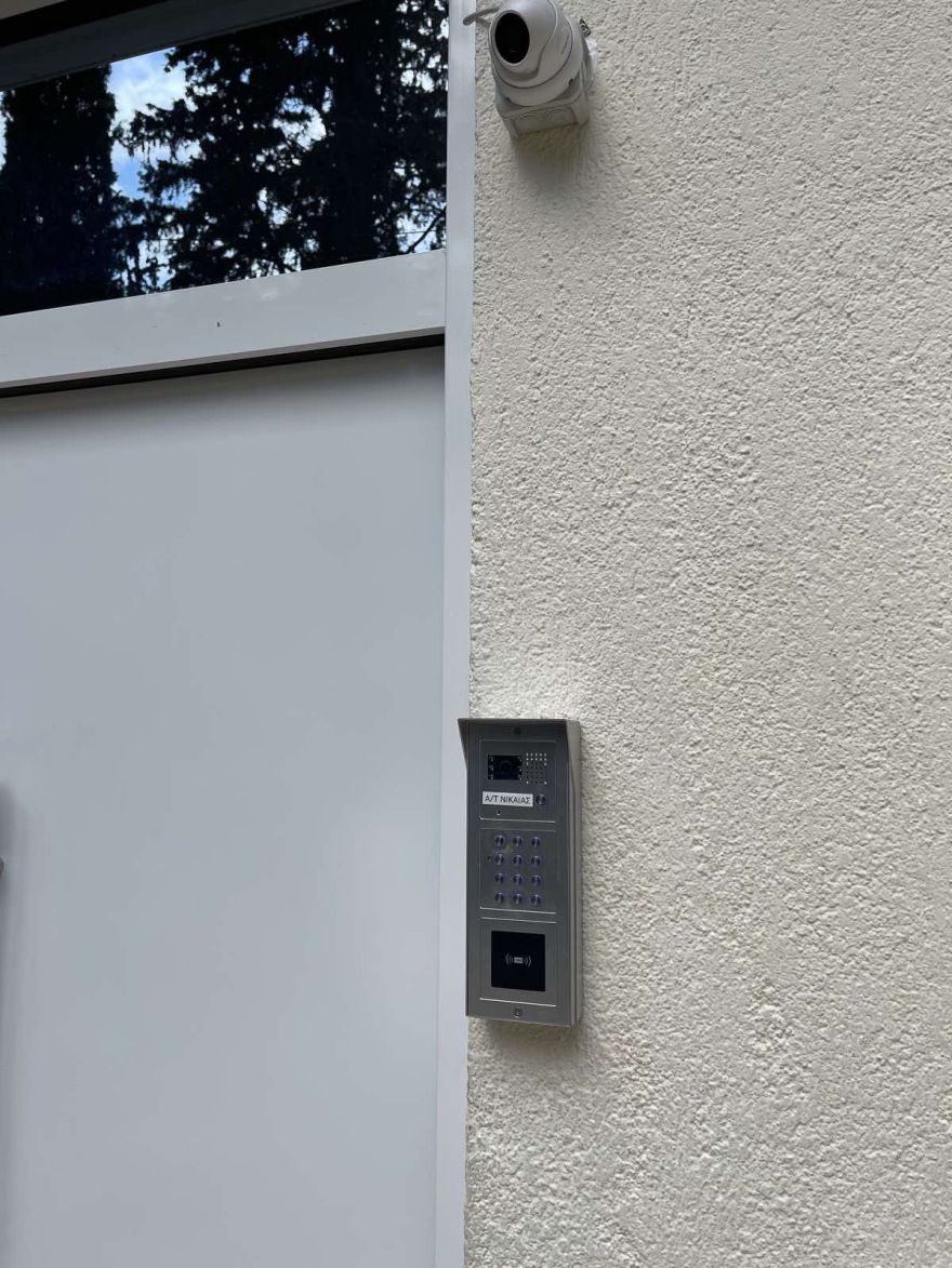 Νίκαια: Αστυνομικό τμήμα - πρότυπο με θέσεις ποδηλάτων, διάδρομο ΑΜΕΑ και stand για κατοικίδια