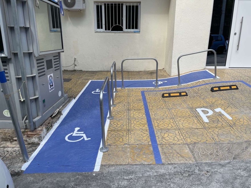 Νίκαια: Αστυνομικό τμήμα - πρότυπο με θέσεις ποδηλάτων, διάδρομο ΑΜΕΑ και stand για κατοικίδια